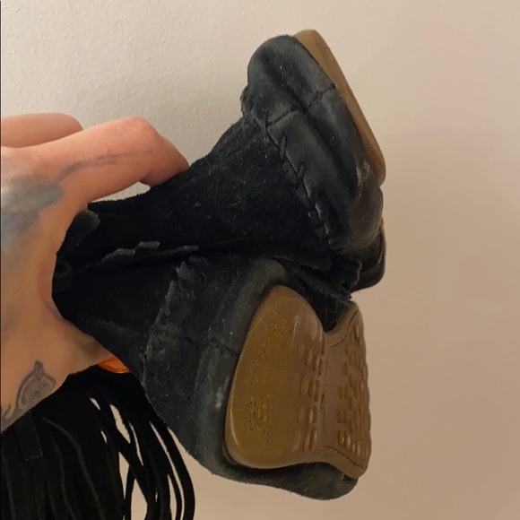 Minnetonka fringe boots🖤 - Picture 5 of 5